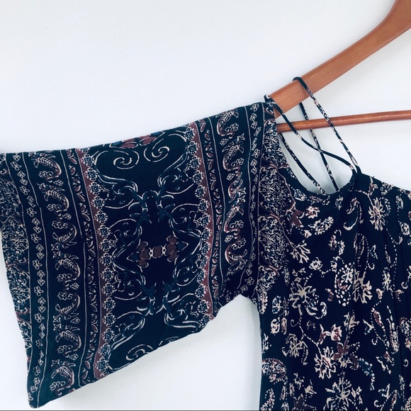 UO Ecote Boho Off-the-Shoulder T-Shirt Floral Med - Picture 2 of 11